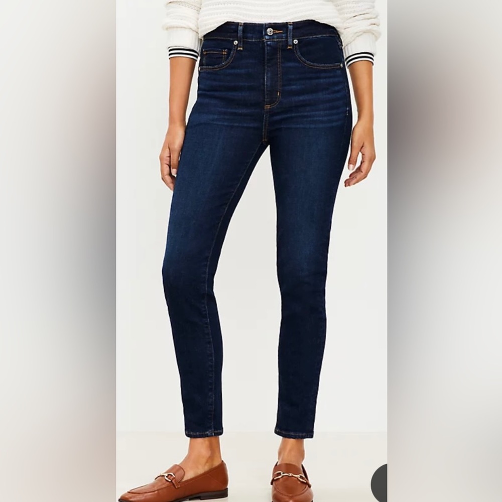 Loft women’s curvy skinny jeans, size 28/6‎ dark indigo wash